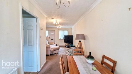 2 bedroom end of terrace house to rent - Photo 2