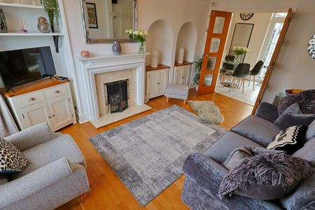 Torrington Avenue, Tile Hill, Coventry - Well Presented Family Home - Photo 3