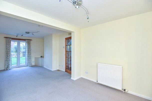 3 bedroom semi-detached house to rent - Photo 1