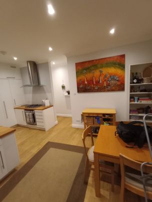 Room in a Shared House, Kingsway, SW14 - Photo 1