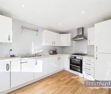 4 bedroom semi-detached house to rent - Photo 6