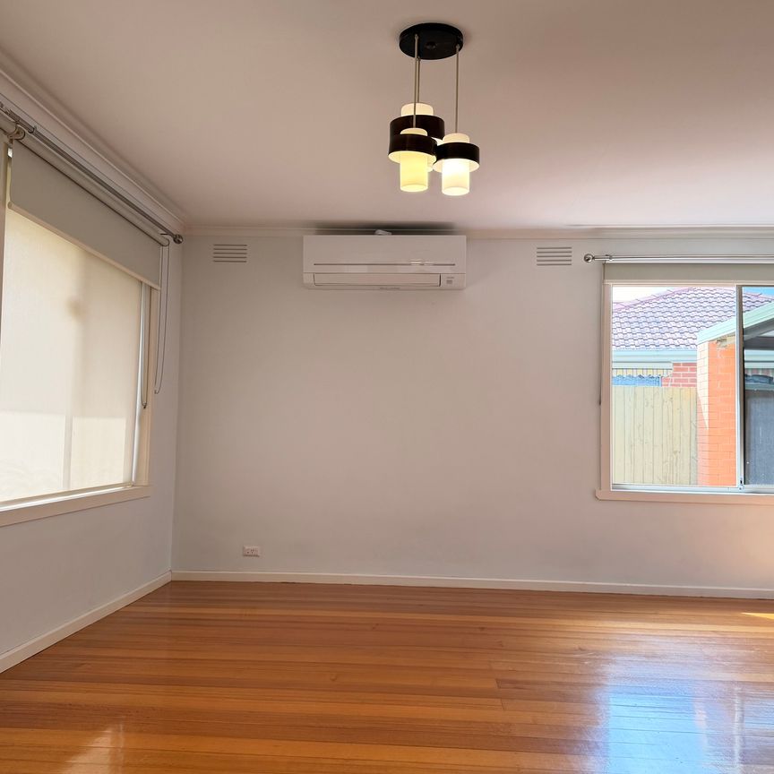 Neat & Tidy Family Home with Spacious Outdoor Entertaining! - Photo 1