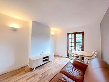 3 bedroom end of terrace house to rent - Photo 3