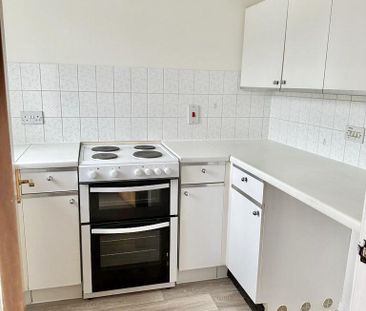 2 bedroom semi-detached house to rent - Photo 4