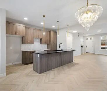 Spacious Townhouse-new build | 211 Kinglet Boulevard, Edmonton - Photo 1