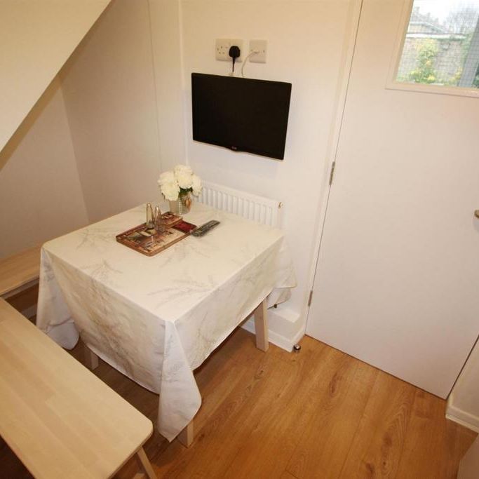 1 bedroom in a house share to rent - Photo 1