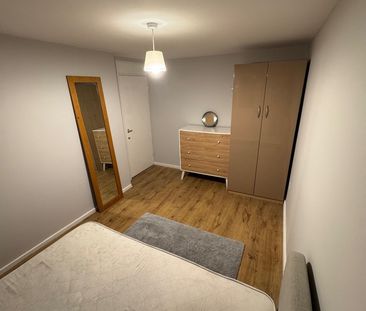 Room in a Shared House, Alnwick Road, E16 - Photo 1