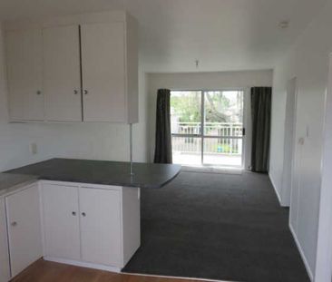 Upstairs flat in quiet block of eight. - Photo 4