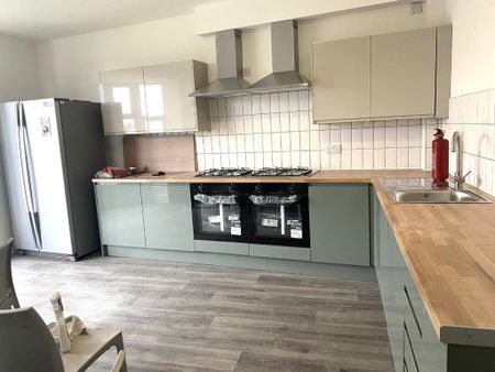 6 bedroom flat to rent - Photo 2