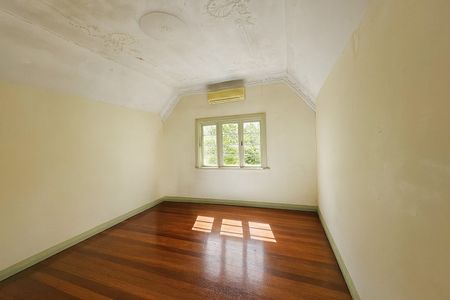 Character-Filled Home with Secure Front Gate â 400m to Toowong Village - Photo 4