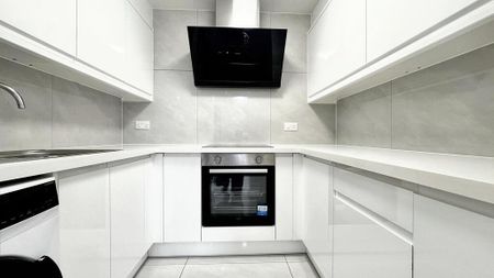 3 bedroom flat to rent - Photo 3