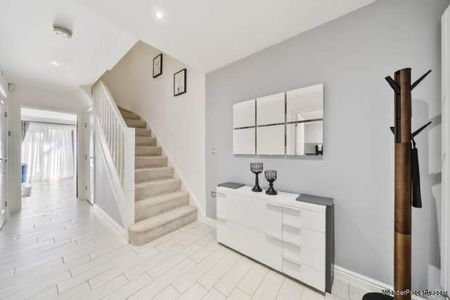 4 bedroom property to rent in Uxbridge - Photo 3