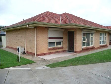 “Say Hello to your cozy 2-bedroom hideaway” - Photo 4