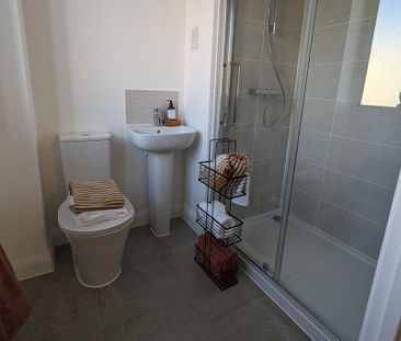 3 bedroom semi-detached house to rent - Photo 2