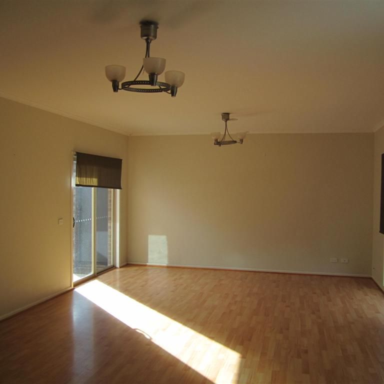 MODERN 4 BEDROOM FAMILY HOME IN GREAT LOCATION, CLOSE ALL AMENITIES - Photo 1
