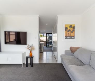 Modern Townhouse - Photo 4