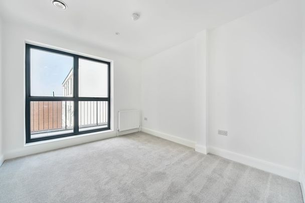 3 bedroom flat to rent - Photo 1