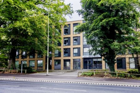 Large Ensuite: Three Bed Flat - Photo 3