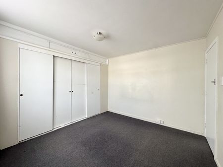 2-Bedroom Flat in Upper Hutt - Photo 2