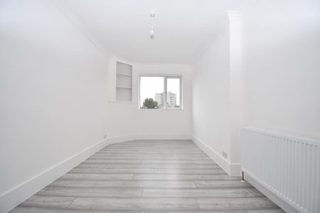 3 bedroom flat to rent - Photo 4
