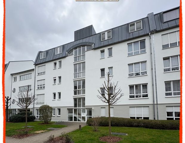 Hochwertige 3-Zimmer-Dachwohnung mit EINBAUKÜCHE und 2 Tiefgaragenstellplätze sofort zu vermieten! - Foto 1