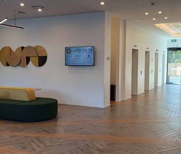 New Studio Apartment - fully furnished. - Photo 1