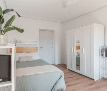 Room in a shared 6-bedroom apartment for rent in Palacio - Foto 5