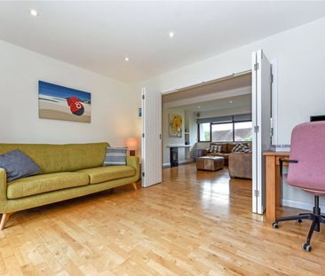 A superbly appointed detached property in a quiet cul-de-sac within... - Photo 1