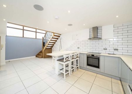 Garratt Lane, SW18 4DX, London - Photo 3