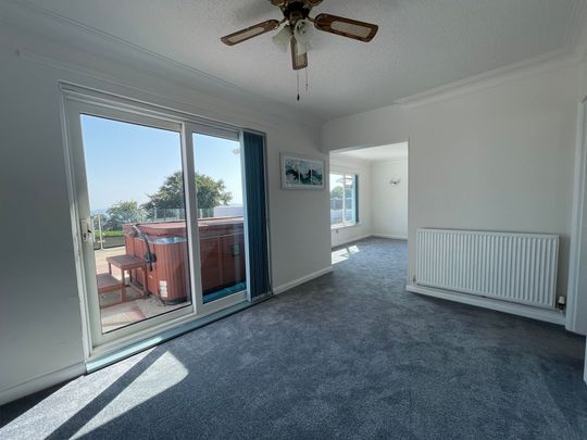 4 bed detached bungalow to rent in Thatcher Avenue, Torquay, TQ1 - Photo 1