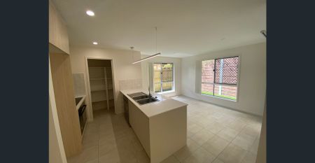 Spacious Family Home for Rent – 9 Peace Circuit, White Rock! - Photo 5