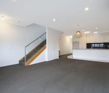 Stunning Double Story Townhouse - Photo 4