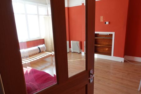 Room in a Shared House, Blenheim Avenue, IG2 - Photo 4