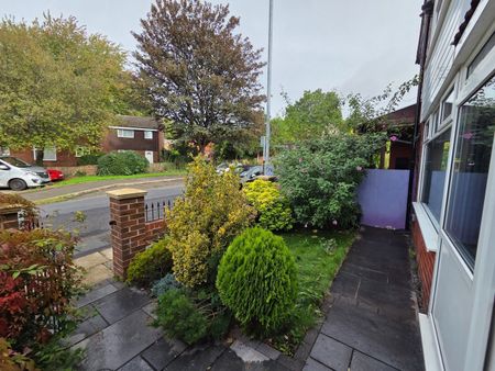 3 Bed Terraced House, North Clifden Lane, M7 - Photo 3