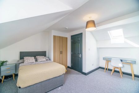 To Rent Louise Street, **Available From August 2025 - 6 Bedrooms**, Chester - Photo 3