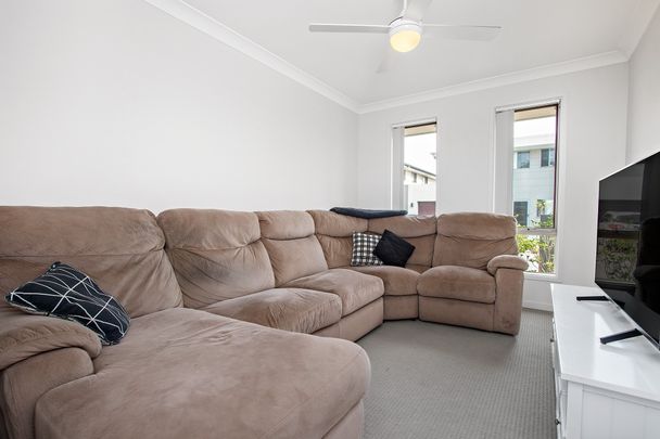 2 Muirfield Way, Medowie NSW 2318 - House For Rent | Domain - Photo 1