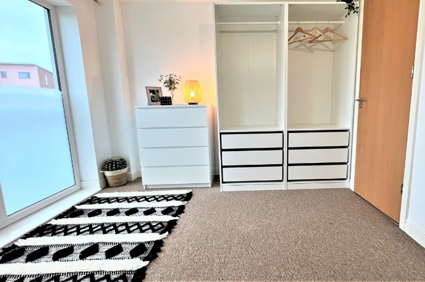 Drummond Grove, Ashford - Photo 1