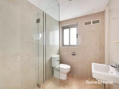 Apartment with 2 bedrooms, 1 bathroom & parking for 1 car - Photo 5