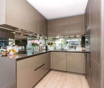 Compass Court, Smithfield Square, Hornsey, N8 - Photo 2