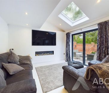 4 bedroom detached house to rent - Photo 2