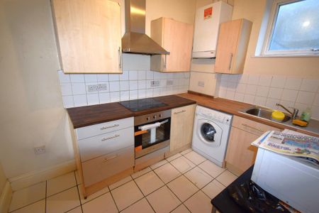 3 bedroom flat to rent - Photo 2