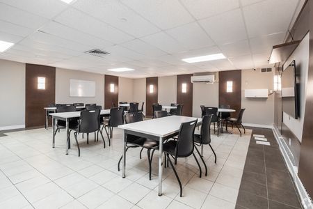 2470 Southvale Cres, Hawthorne Meadows - Sheffield Glen, Ottawa, ON - Photo 5