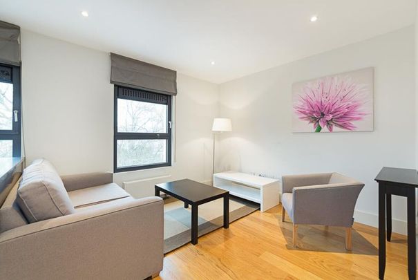 A bright and well presented apartment in Knightsbridge, SW7. - Photo 1