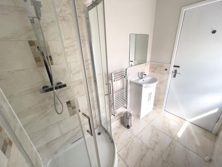 1 bedroom in a house share to rent - Photo 5