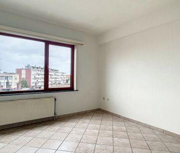 Appartement te huur in Schaarbeek voor € 900 met 1 slaapkamer - Photo 6