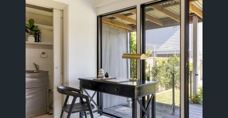 Freestanding house & garage on dual-access block - Photo 3