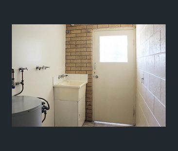 Conveniently Located 2 Bedroom Unit - Photo 4