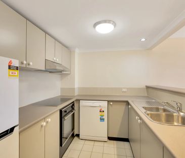 Spacious apartment with stunning features - Photo 3