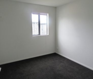 WALTHAM – 2 BED/2 BATH MODERN APARTMENT - Photo 4