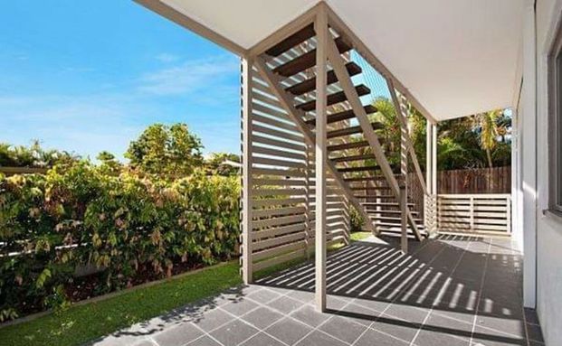 Coastal Serenity: Spacious 2-Bedroom Ground-Floor Unit Steps from Rowes Bay Beach - Photo 1